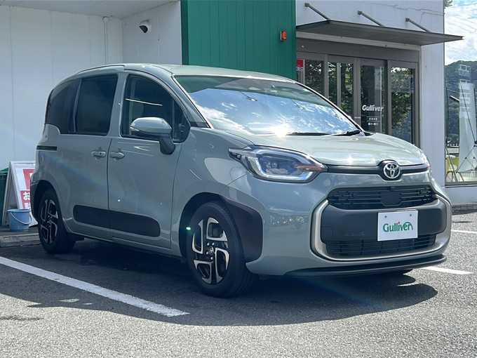 新着情報“シエンタハイブリッドZ”2022年式アーバンカーキ入荷しました！