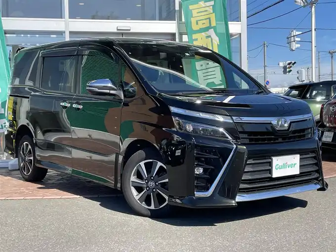 新着情報“ヴォクシーZS 煌”2018年式イナズマスパーキングブラックガラスフレーク入荷しました！
