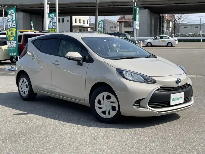 新着情報“アクアG”2022年式ベージュ入荷しました！