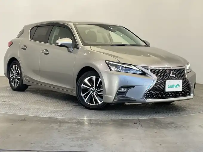 新着情報“ＣＴCT200h バージョンC”2022年式グレーM入荷しました！