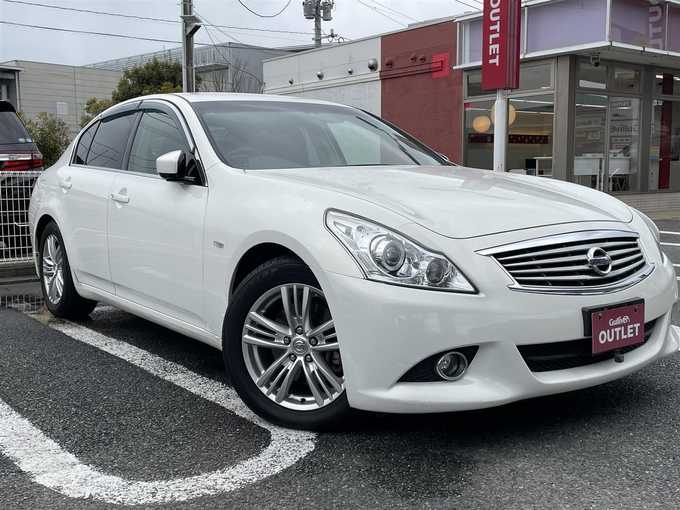 新着情報“スカイライン250GT”2013年式クリスタルホワイトパール入荷しました！