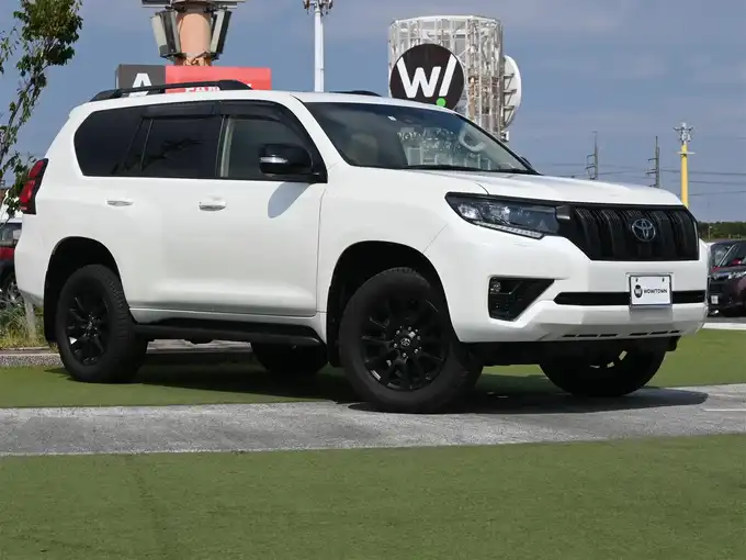 新着情報“ランドクルーザープラドTX Lパッケージ マットブラックエディション”2023年式ホワイトパールクリスタルシャイン入荷しました！