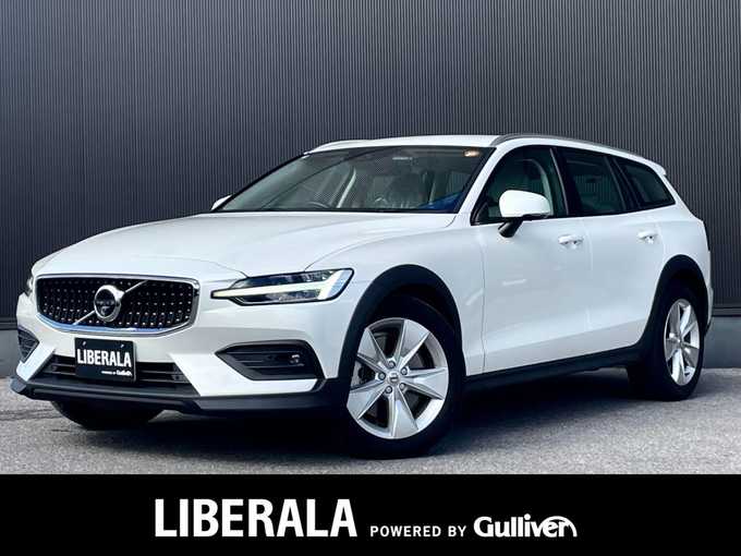 新着情報“Ｖ６０クロスカントリー B5 AWD”2022年式白入荷しました！
