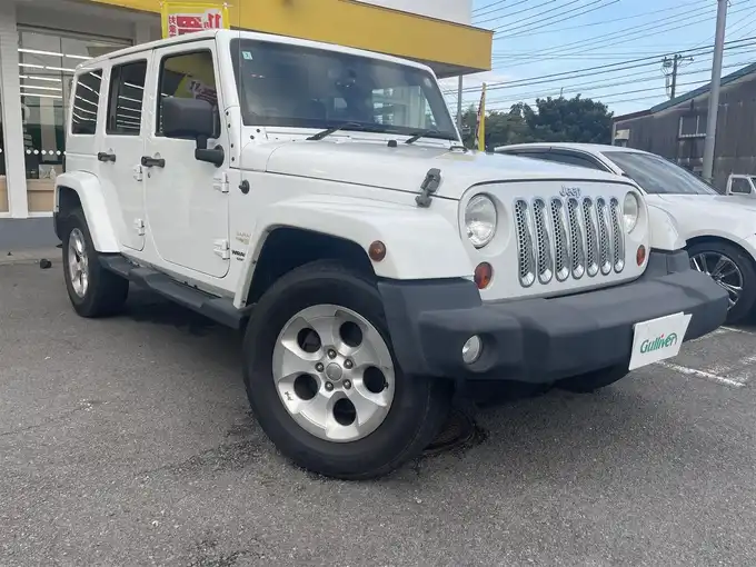 新着情報“ジープ・ラングラーアンリミテッドサハラ”2013年式ストーンホワイト入荷しました！