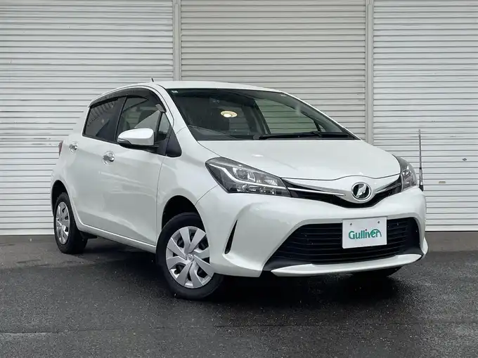 新着情報“ヴィッツ1．3F LEDエディション”2016年式ホワイトパールクリスタルシャイン入荷しました！