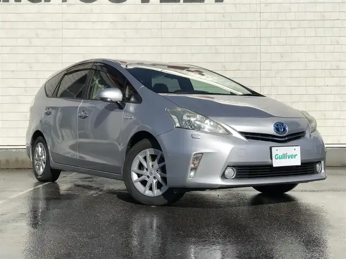 新着情報“プリウスαG”2013年式シルバーM入荷しました！