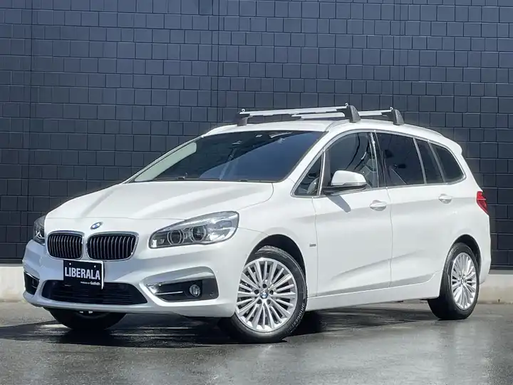 ｂｍｗ ２シリーズ 218dグランツアラー 外車 輸入中古車を探すならliberala リベラーラ