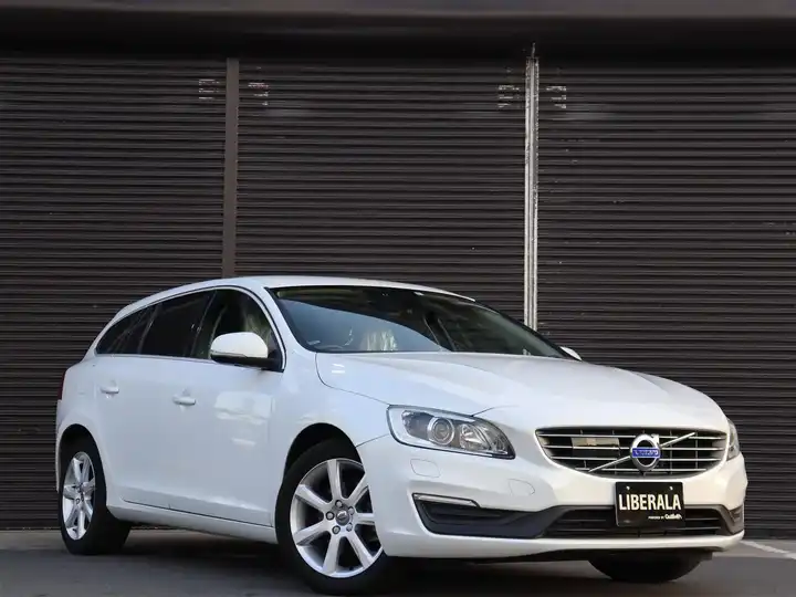 ボルボ ｖ６０ D4 Rデザイン 外車 輸入中古車を探すならliberala リベラーラ