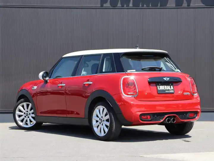 ＢＭＷ ＭＩＮＩ クーパーS セブン | 外車・輸入中古車を探すならLIBERALA（リベラーラ）