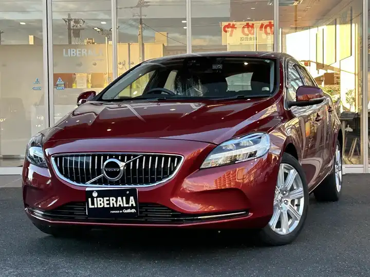 ボルボ Ｖ４０ D4 インスクリプション | 外車・輸入中古車を探すならLIBERALA（リベラーラ）