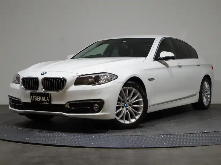 ｂｍｗ ５シリーズ 523d 外車 輸入中古車を探すならliberala リベラーラ