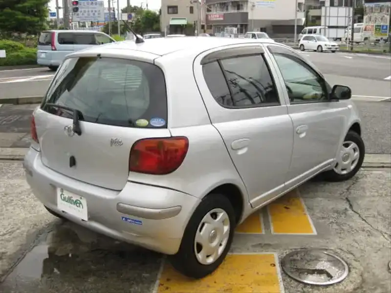 カタログ画像：ヴィッツ（VITZ） Ｕ Ｌパッケージ・ＮＥＯエディション 2004年5月 CBA-SCP13 1300cc シルバーマイカメタリック 燃費23.0km / l  バック