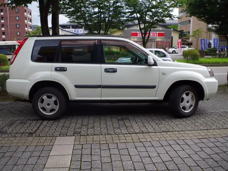 カタログ画像：エクストレイル（X-TRAIL） Ｓ 2004年4月 UA-NT30 2000cc ホワイトパール（３Ｐ） 燃費13.0km / l  外装