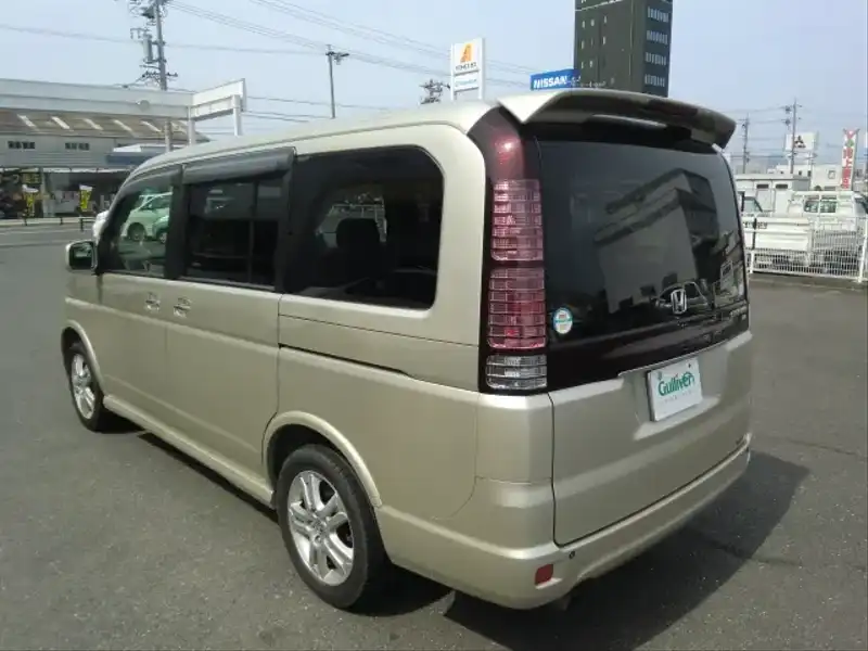 カタログ画像：ステップワゴン（STEPWAGON） ２４Ｌ 2004年4月 CBA-RF7 2400cc マーブルベージュ・パール 燃費11.2km / l  バック