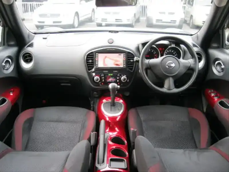 カタログ画像：ジューク（JUKE） １５ＲＸ 2010年6月 DBA-YF15 1500cc ダークメタルグレー（Ｍ） 燃費17.2km / l 内装