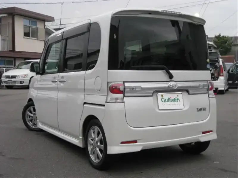 カタログ画像：タント（TANTO） カスタムＸ 2008年12月 DBA-L375S 660cc パールホワイトⅢ 燃費18.8km / l  バック