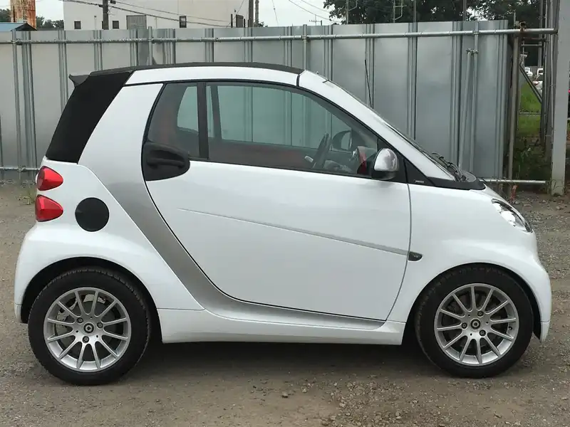 10078122 | カタログ画像：スマートフォーツーカブリオ（SMART FORTWO CABRIO） ＢＲＡＢＵＳ エクスクルーシブ 2012年8月 ABA-451433 1000cc クリスタルホワイト 外装