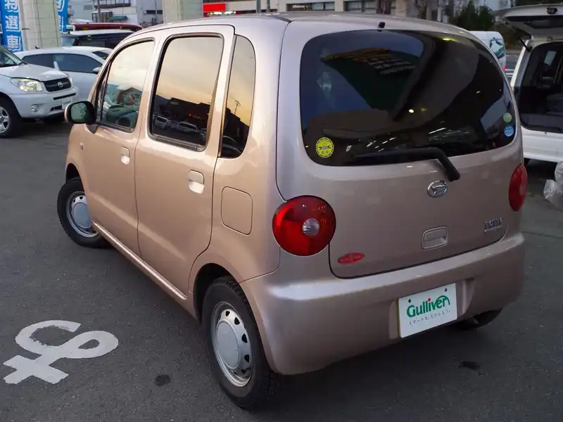 カタログ画像：ムーヴラテ（MOVE LATTE） Ｌ 2004年8月 DBA-L550S 660cc ライトローズメタリック 燃費19.4km / l  バック