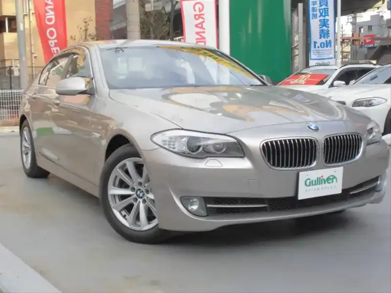 カタログ画像：５シリーズ（5 SERIES） ５２３ｉ ハイラインパッケージ 2011年10月 DBA-XG20 2000cc 燃費14.2km / l メイン（その他）