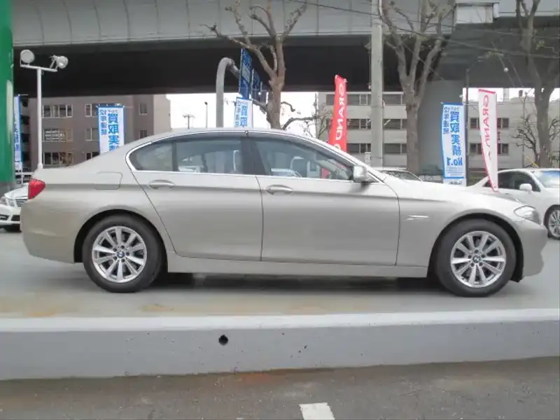 カタログ画像：５シリーズ（5 SERIES） ５２３ｉ ハイラインパッケージ 2011年10月 DBA-XG20 2000cc 燃費14.2km / l 外装