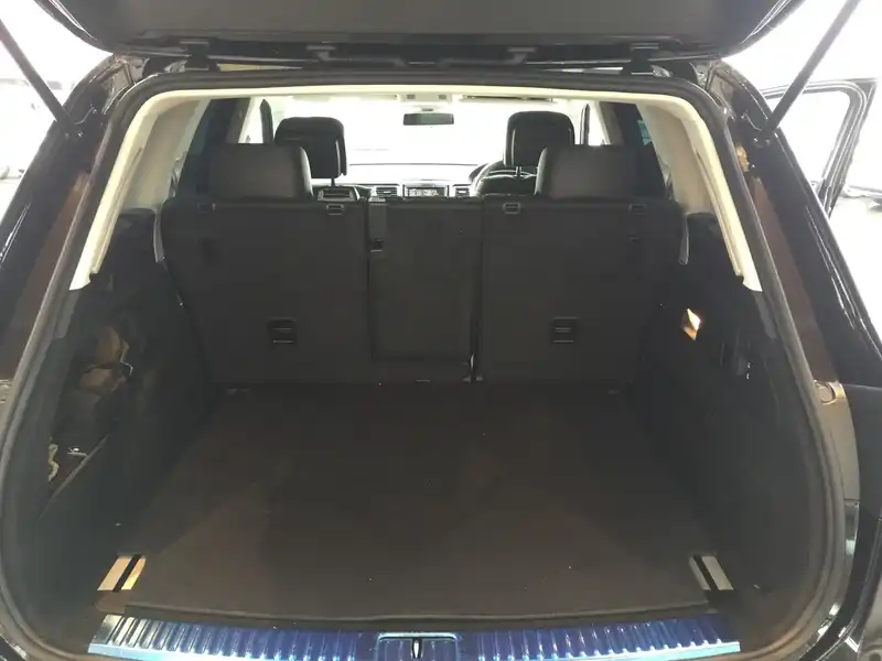 カタログ画像：トゥアレグ（TOUAREG） Ｖ６アップグレードパッケージ ＣＤＣエアサスペンション装着車 2016年7月 DBA-7PCGRA 3600cc ディープブラックパールエフェクト 燃費9.8km / l 内装