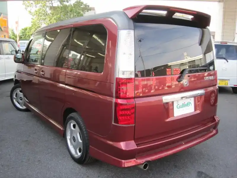 カタログ画像：ステップワゴン（STEPWAGON） Ｄ 2002年10月 LA-RF3 2000cc ロイヤルルビーレッド・パール 燃費13.2km / l  外装