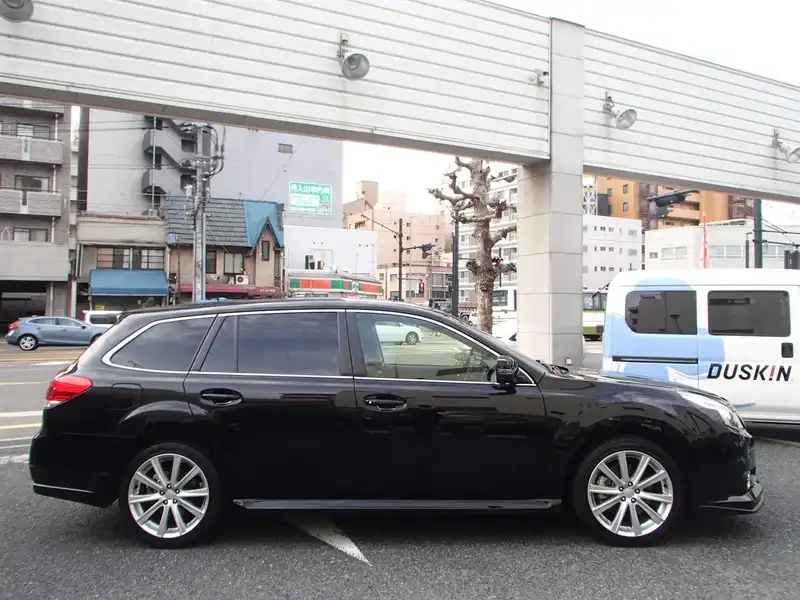 カタログ画像：レガシィツーリングワゴン（LEGACY TOURING WAGON） ２．５ｉアイサイト Ｓパッケージ 2013年5月 DBA-BRM 2500cc クリスタルブラック・シリカ 燃費12.4km / l 外装