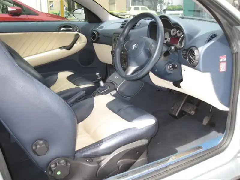 カタログ画像：アルファＧＴ（ALFA GT） コレッツィオーネ ２．０ ＪＴＳ セレスピード 2007年5月 GH-93720L 2000cc クリスタルライトブルー 内装