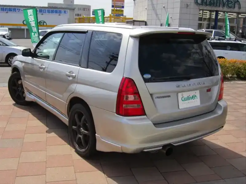 カタログ画像：フォレスター（FORESTER） ＳＴｉバージョン 2004年2月 TA-SG9 2500cc クリスタルグレー・メタリック 燃費10.0km / l  バック