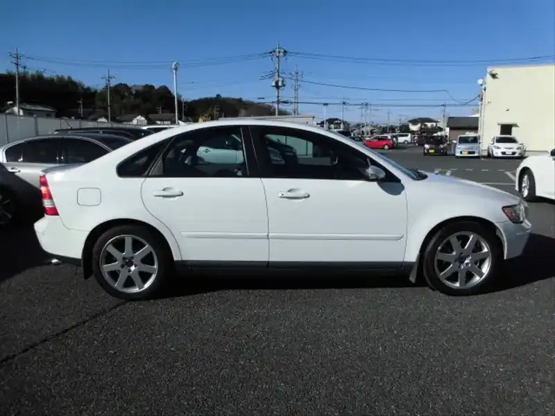 カタログ画像：Ｓ４０（S40） Ｔ－５ ＡＷＤ 2005年8月 DBA-MB5254A 2500cc アイスホワイト 燃費8.3km / l  外装