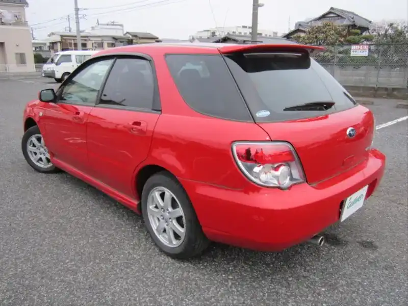 カタログ画像：インプレッサスポーツワゴン（IMPREZA SPORTS WAGON） １．５ｉ 2006年6月 LA-GG2 1500cc ガーネットレッド・パール 燃費15.0km / l  バック