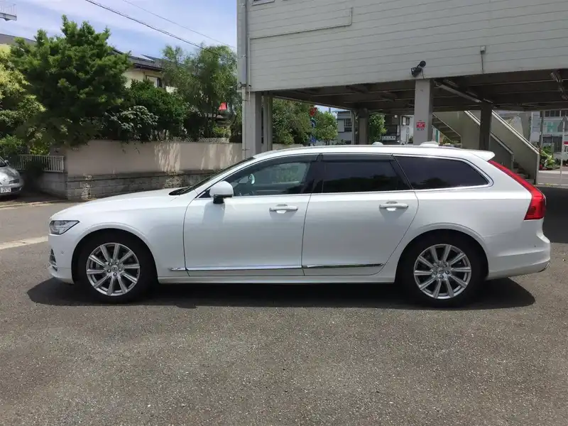 カタログ画像：Ｖ９０（V90） Ｄ４ インスクリプション エアサスペンション装着車 2019年10月 LDA-PD4204TA 2000cc アイスホワイト 燃費16.2km / l 外装