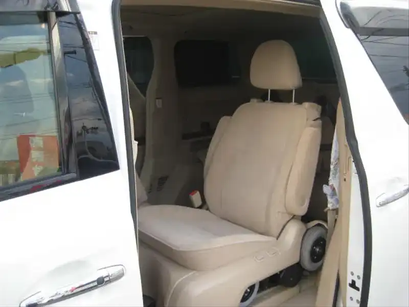 カタログ画像：ヴェルファイア（VELLFIRE） ３．５Ｖ サイドリフトアップシート装着車 2008年5月 DBA-GGH20W 3500cc ホワイトパールクリスタルシャイン 燃費9.5km / l  内装