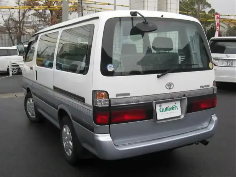 カタログ画像：ハイエースワゴン（HIACE WAGON） スーパーカスタム セミミドルルーフ 2004年4月 KH-KZH106G 3000cc マーベラスシルバートーニング 燃費8.5km / l  バック