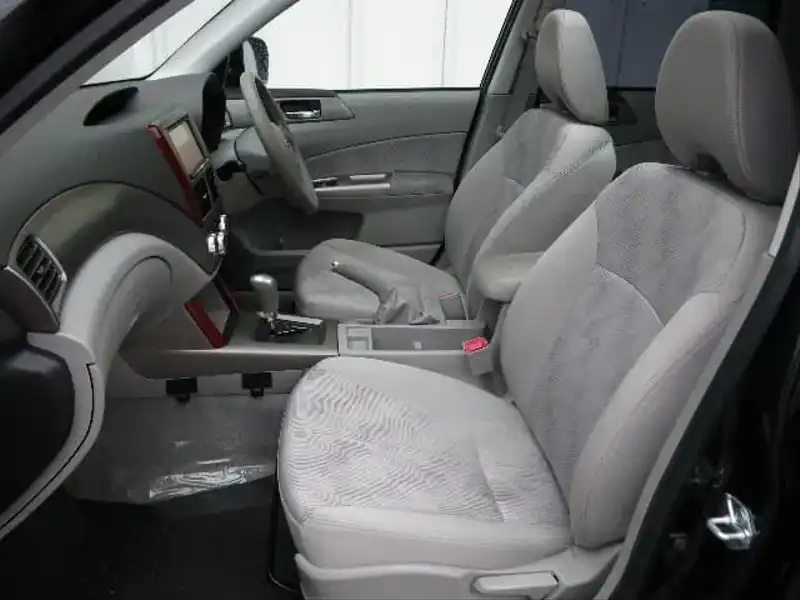 カタログ画像：フォレスター（FORESTER） ２．０ＸＳ プラチナセレクション 2009年1月 DBA-SH5 2000cc ダークグレー・メタリック 燃費13.8km / l  内装