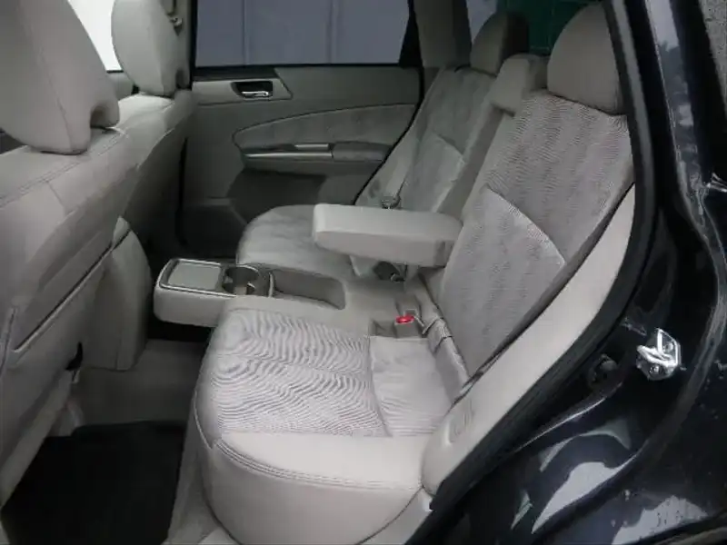 10053555 | カタログ画像：フォレスター（FORESTER） ２．０ＸＳ プラチナセレクション 2009年1月 DBA-SH5 2000cc ダークグレー・メタリック 内装