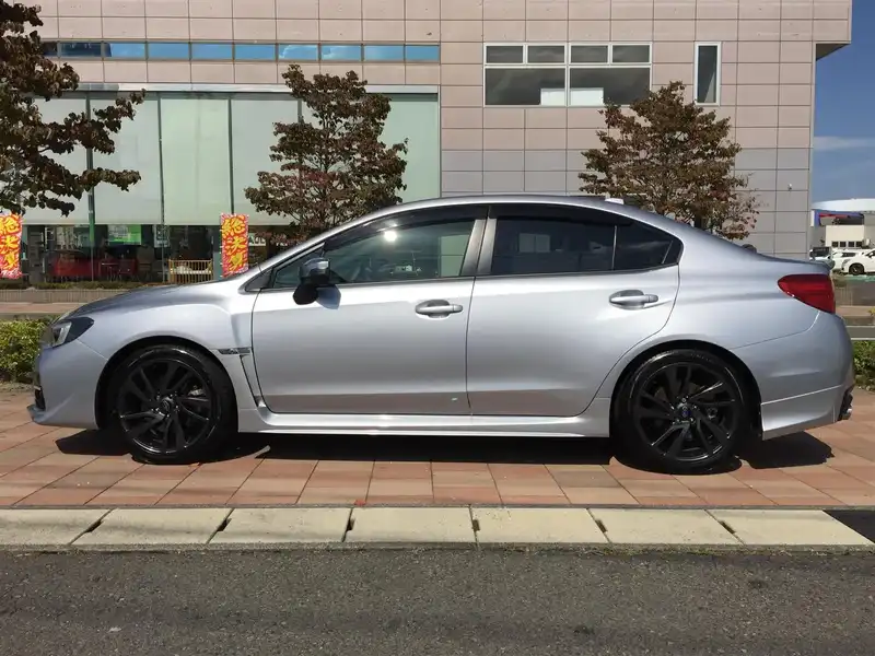 カタログ画像：ＷＲＸ Ｓ４（WRX S4） ２．０ＧＴアイサイト 2014年8月 DBA-VAG 2000cc アイスシルバー・メタリック 燃費13.2km / l 外装