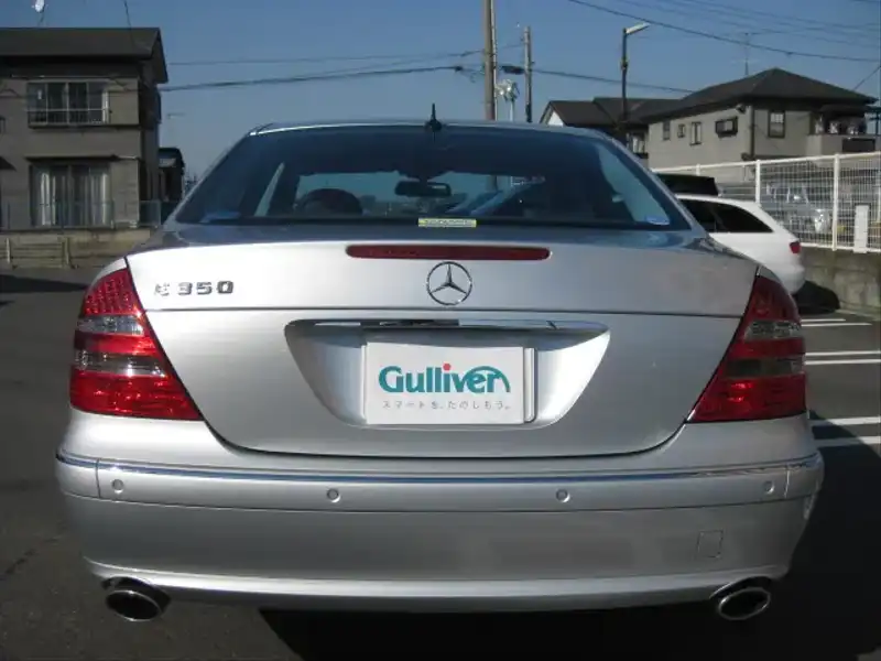 カタログ画像：Ｅクラス（E-CLASS） Ｅ３５０ アバンギャルド スポーツエディション 2005年8月 DBA-211056C 3500cc イリジウムシルバー 燃費8.6km / l  バック