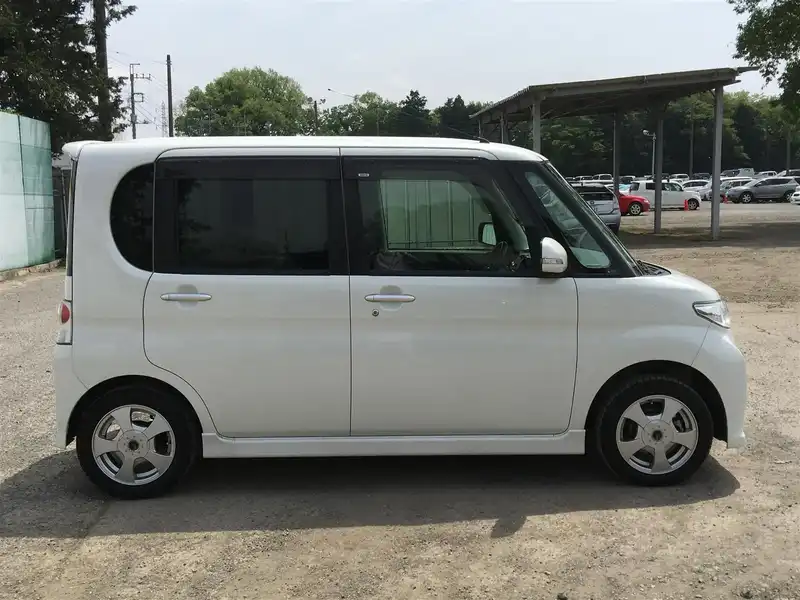 カタログ画像：タント（TANTO） カスタムＲＳ 2012年5月 DBA-L385S 660cc パールホワイトⅢ 燃費20.8km / l 外装