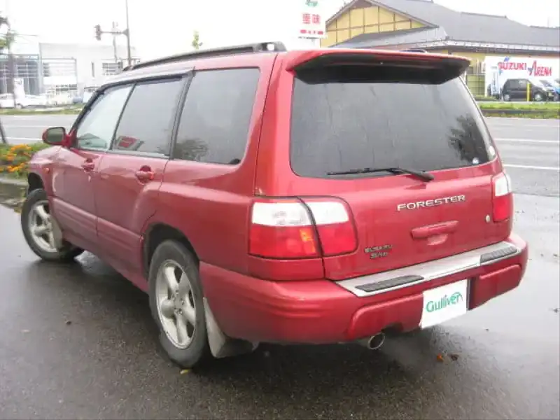 カタログ画像：フォレスター（FORESTER） Ｓ／ｔｂ 2000年1月 GF-SF5 2000cc シャイニーレッドマイカ 燃費10.6km / l  バック