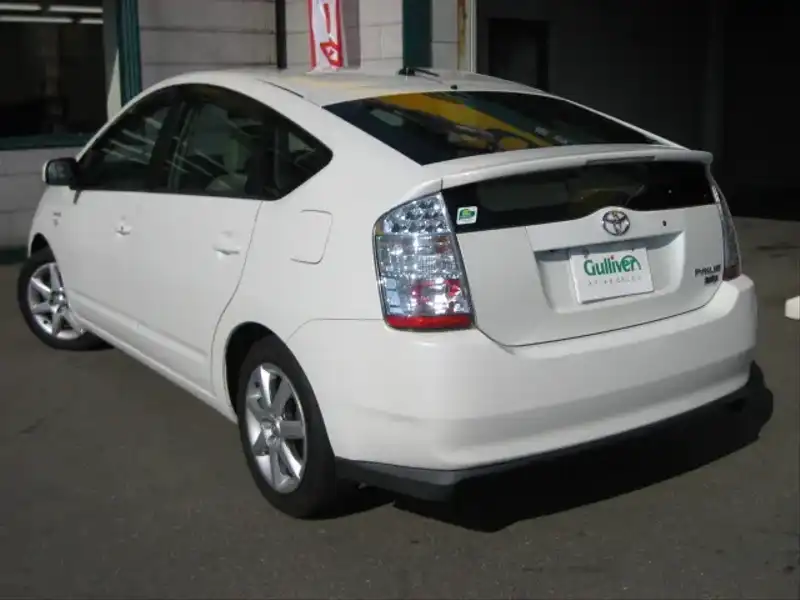 カタログ画像：プリウス（PRIUS） Ｇツーリングセレクション・レザーパッケージ 2008年9月 DAA-NHW20 1500cc ホワイトパールクリスタルシャイン 燃費30.0km / l  バック