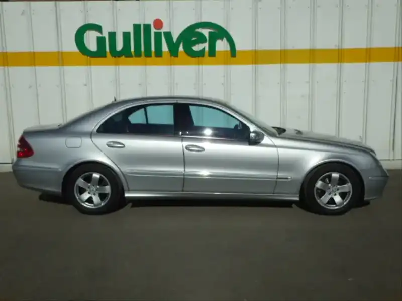 カタログ画像：Ｅクラス（E-CLASS） Ｅ２４０ アバンギャルドリミテッド 2005年5月 GH-211061 2600cc ブリリアントシルバー 燃費8.7km / l  外装