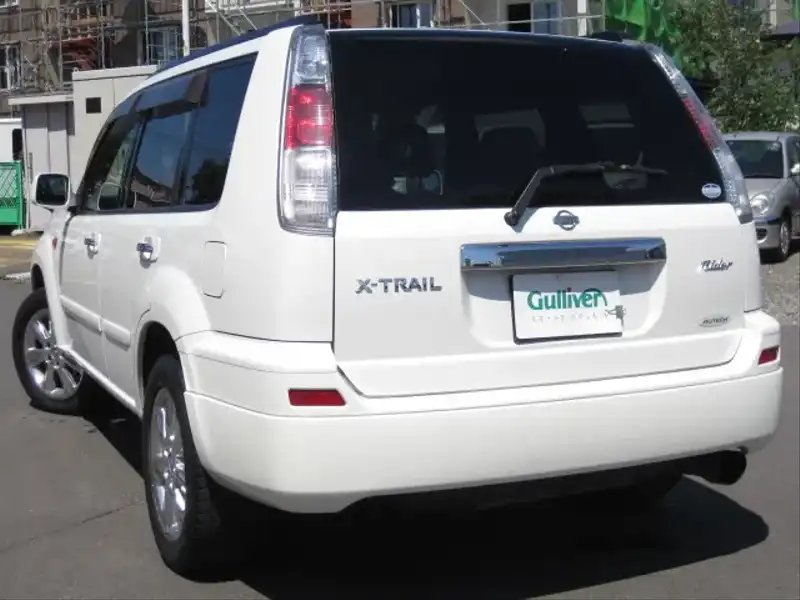 カタログ画像：エクストレイル（X-TRAIL） ライダー ステージ２ 2003年6月 UA-NT30 2000cc ホワイトパール（３Ｐ） 燃費13.0km / l  バック