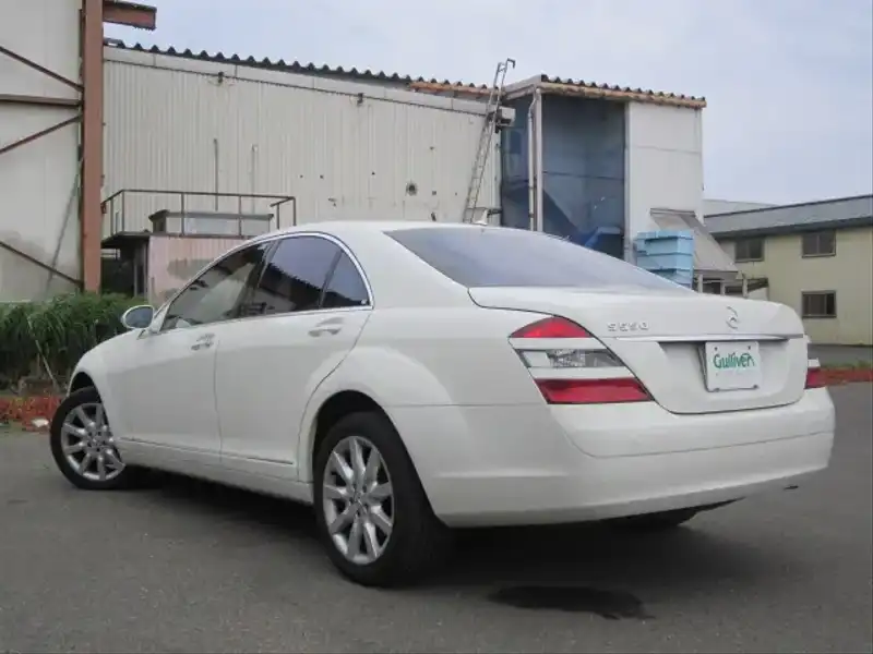 カタログ画像：Ｓクラス（S-CLASS） Ｓ５５０ 2007年10月 DBA-221071 5500cc カルサイトホワイト（Ｓ） 燃費6.7km / l  バック