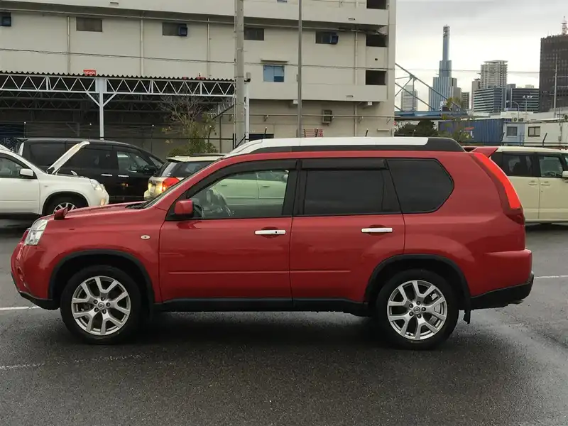 カタログ画像：エクストレイル（X-TRAIL） ２０Ｘt 2011年6月 DBA-T31 2000cc バーニングレッド 燃費14.0km / l  外装