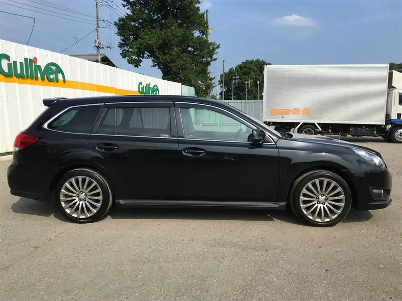 カタログ画像：レガシィツーリングワゴン（LEGACY TOURING WAGON） ２．５ＧＴアイサイトスポーツセレクション 2010年11月 DBA-BR9 2500cc クリスタルブラック・シリカ 燃費11.2km / l  外装