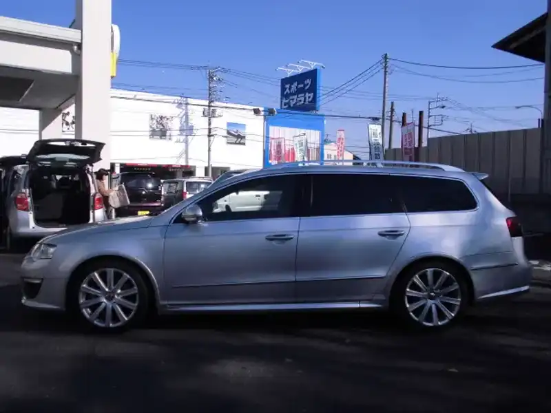 10058542 | カタログ画像：パサートヴァリアント（PASSAT VARIANT） Ｒ３６ 2009年10月 ABA-3CBWSF 3600cc リフレックスシルバーメタリック 外装