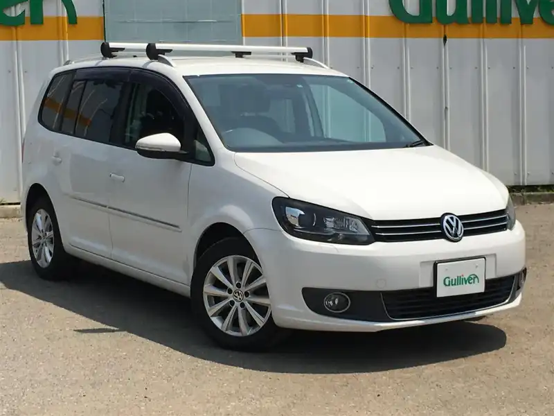 カタログ画像：ゴルフトゥーラン（GOLF TOURAN） ＴＳＩ ハイライン 2012年11月 DBA-1TCTH 1400cc キャンディホワイト 燃費15.0km / l メイン