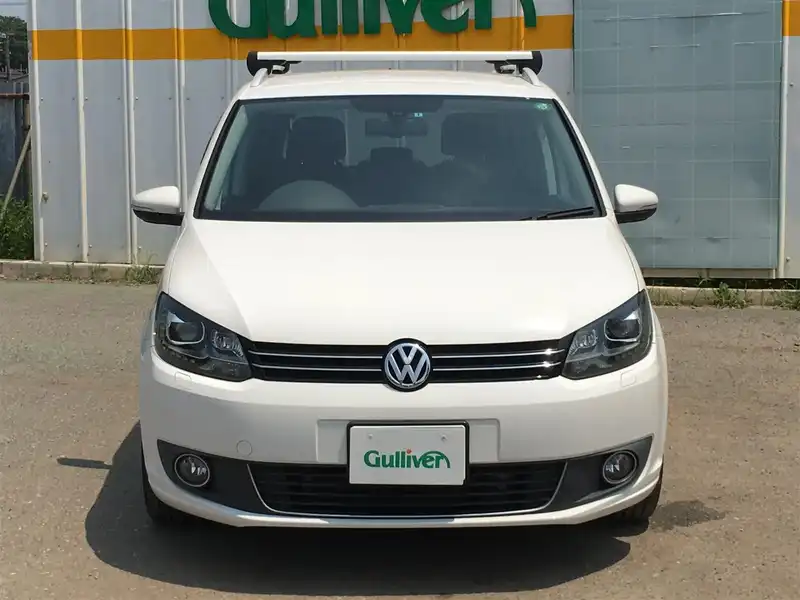 カタログ画像：ゴルフトゥーラン（GOLF TOURAN） ＴＳＩ ハイライン 2012年11月 DBA-1TCTH 1400cc キャンディホワイト 燃費15.0km / l フロント