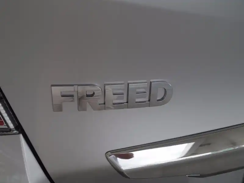 カタログ画像：フリード（FREED） Ｇ ジャストセレクション＋ 2013年11月 DBA-GB4 1500cc アラバスターシルバー・メタリック 燃費13.2km / l 外装